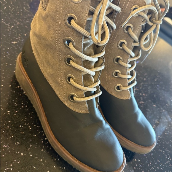 blow fish Shoes - Stylish Women's Lace-Up Boots - Black and Grey